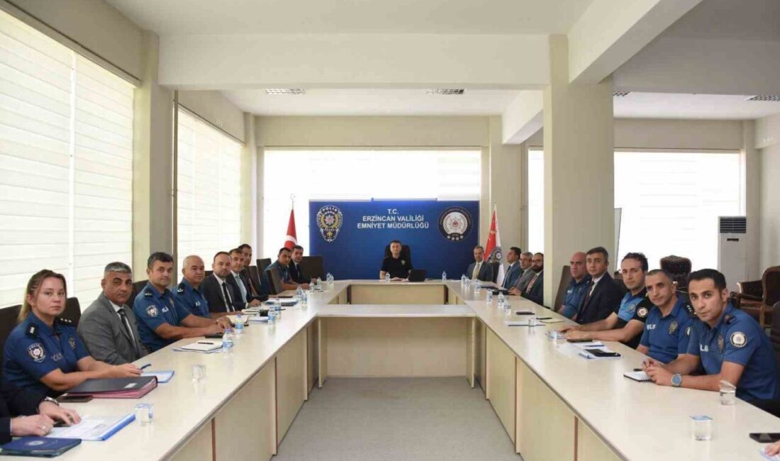 Erzincan İl Emniyet Müdürü Zafer Baybaba, birim amirleriyle toplantı gerçekleştirdi.