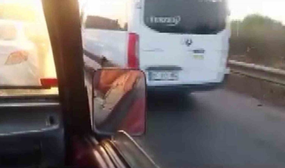 Antalya’da yoğun trafik sırasında bazı sürücülerin uyanıklık yaparak emniyet şeridini