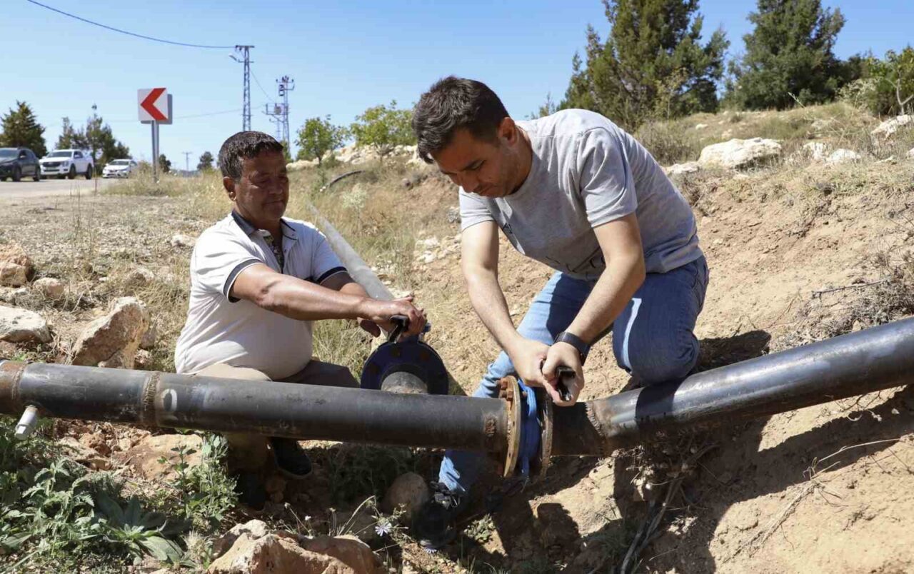 Mersin Büyükşehir Belediyesi, tarımsal sulama projeleriyle çiftçilere destek vermeye devam