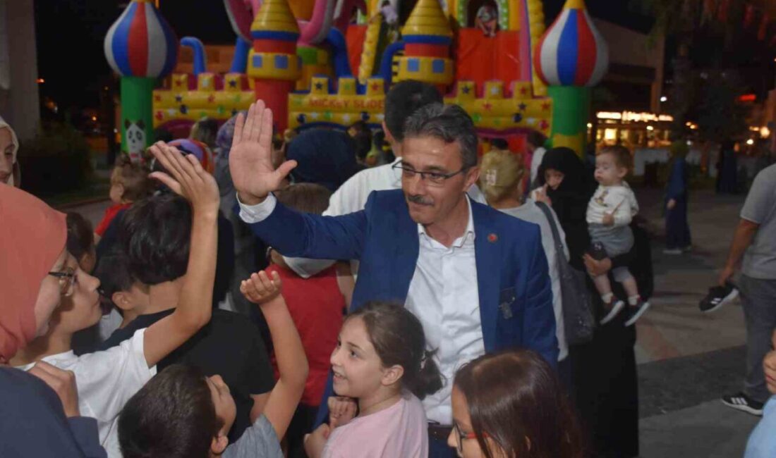 Erenler Belediyesi ‘Mahallemde Şenlik Var’ etkinliği belediye hizmet binası bahçesinde