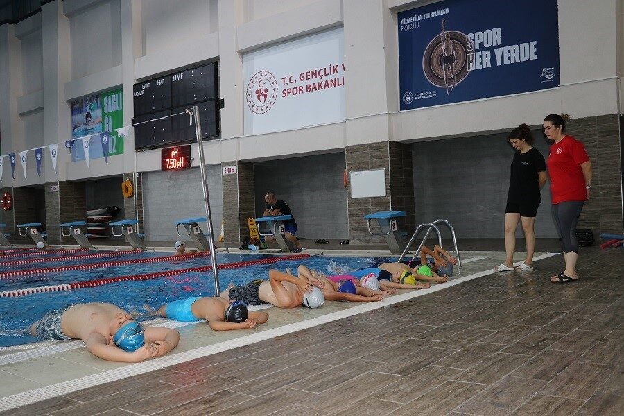 Erzincan Gençlik ve Spor İl Müdürlüğü tarafından faaliyete koyulan yüzme