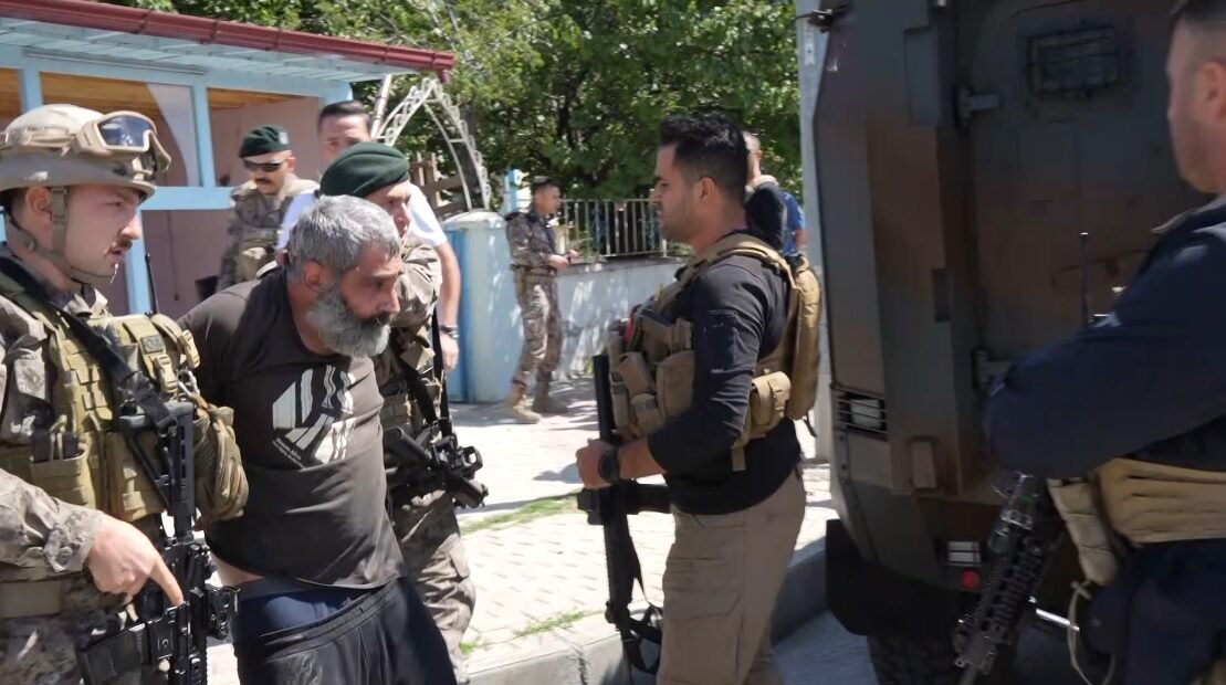 Erzincan’da tabancayla 1 kişiyi öldürüp 1 kişiyi yaralayan şahıs kaçtığı