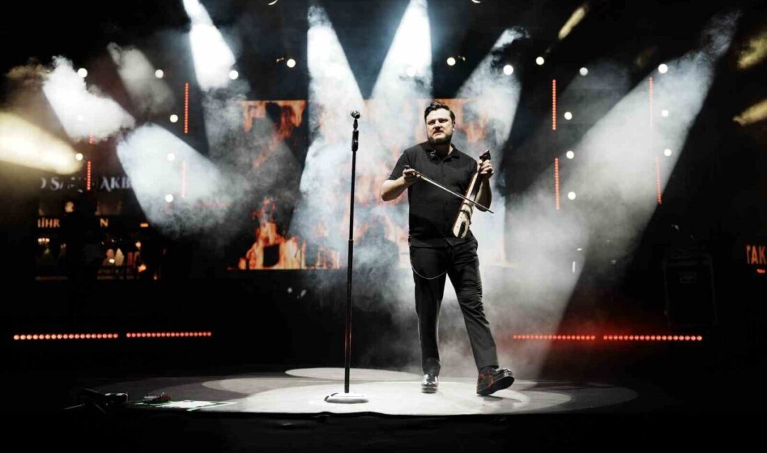 Erzincan Yaşayan Miras Festivali son gününde Ekin Uzunlar konserine ev