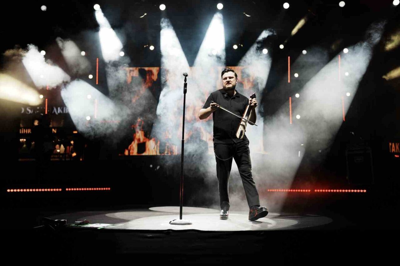 Erzincan Yaşayan Miras Festivali son gününde Ekin Uzunlar konserine ev