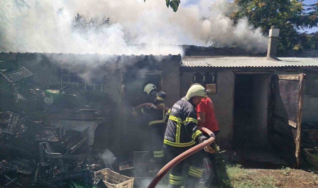 Erzincan’da odunlukta çıkan yangın itfaiye ekiplerinin müdahalesiyle büyümden söndürüldü. İzzetpaşa