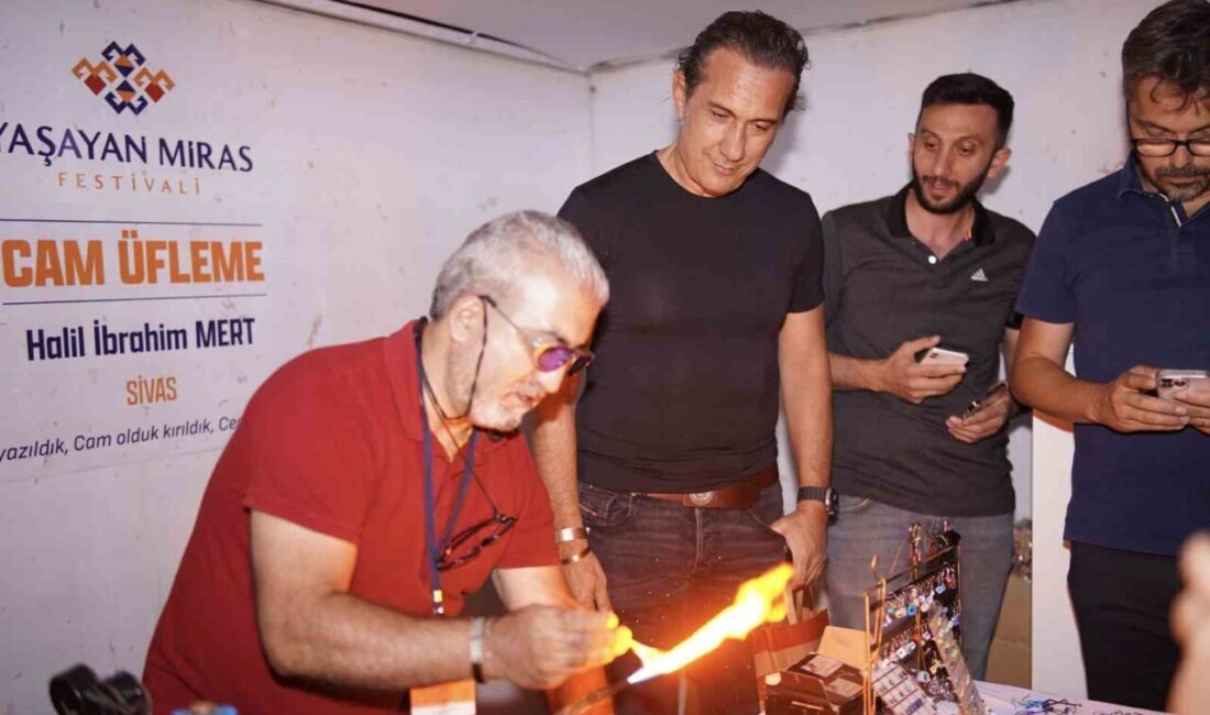 Erzincan’da konser veren Anadolu rock müziğinin sevilen sesi Kıraç, konser