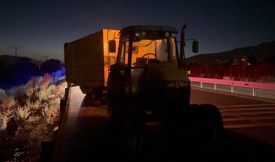 Erzincan-Erzurum kara yolunda traktör ile otomobil çarpıştı. 2 kişi yaralandı.