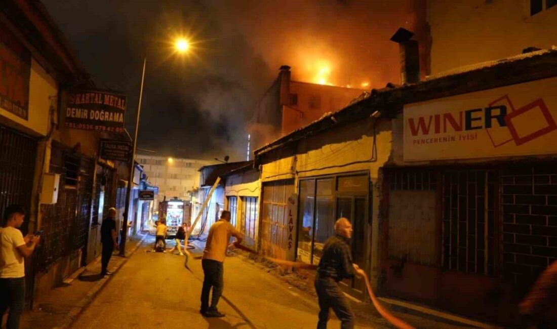 Erzurum’un Yakutiye ilçesinde bulunan cağ kebabı dükkanlarında çıkan yangın, onlarca