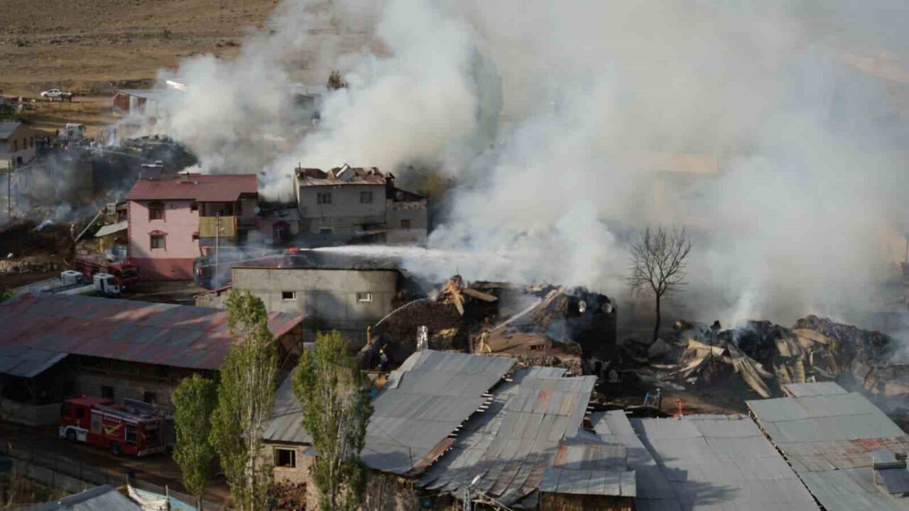 Erzurum’un Yakutiye ilçesine bağlı Kırmızıtaş Mahallesi’nde çıkan yangın kontrol altına