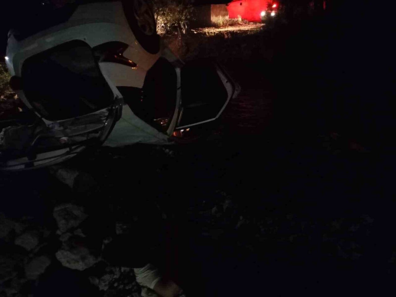 Erzurum’un Aşkale ilçesinde bir otomobil, yapımı devam eden köprüden Karasu