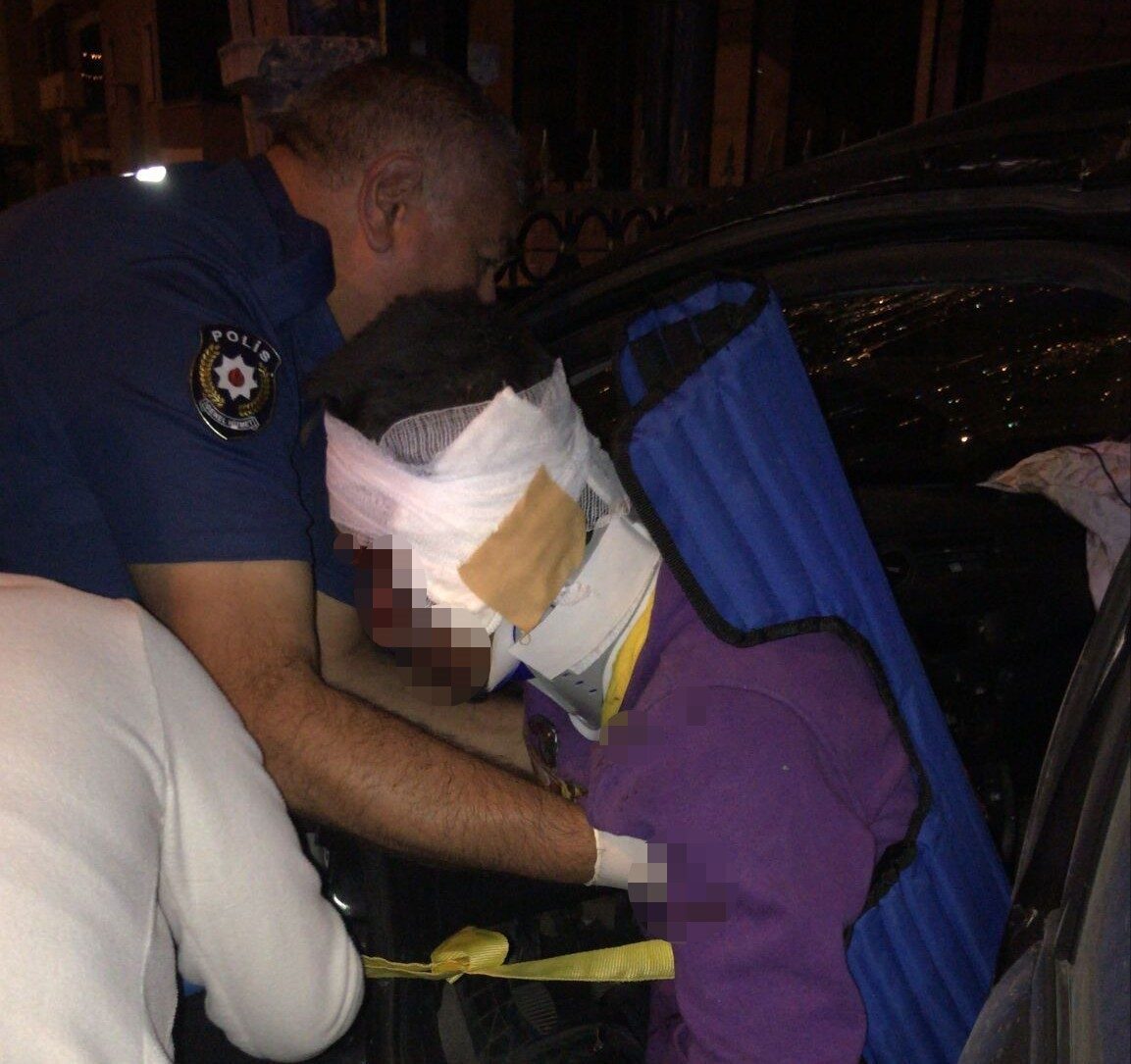 Erzurum’da iki aracın karıştığı trafik kazasında, itfaiye ekipleri sıkışan sürücüyü