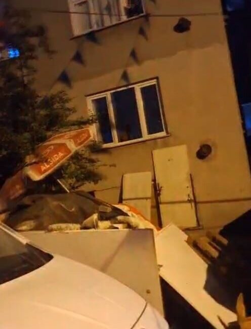 İstanbul’un Esenyurt ilçesinde, komşular arasında çıkan kavga sokağa taştı. Taraflar