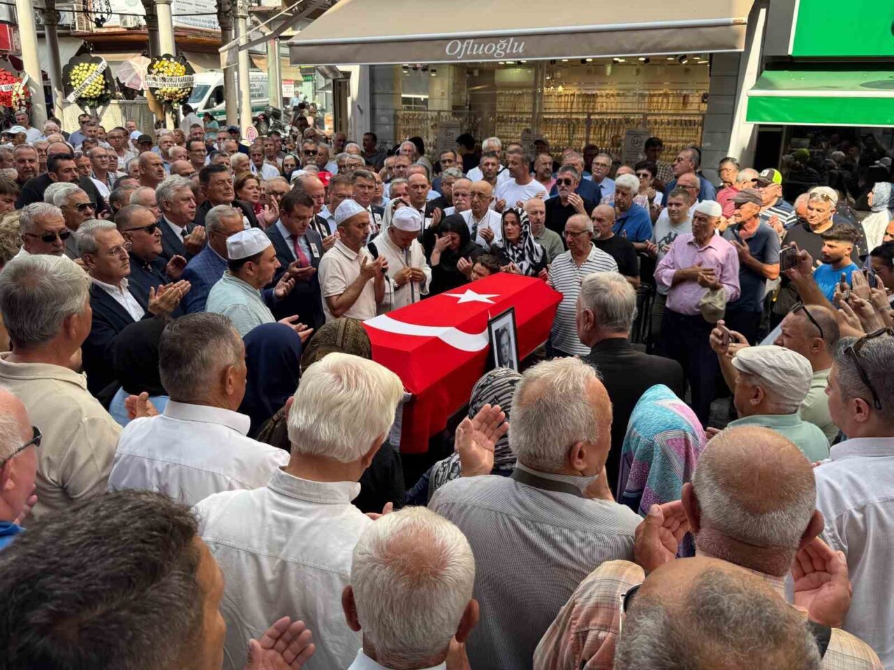 Geçtiğimiz Cuma günü hayatını kaybeden Sanayi ve Ticaret eski Bakanı