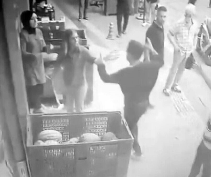 Yalova’da zincir bir markete çalışan eski kız arkadaşına iş yerinde