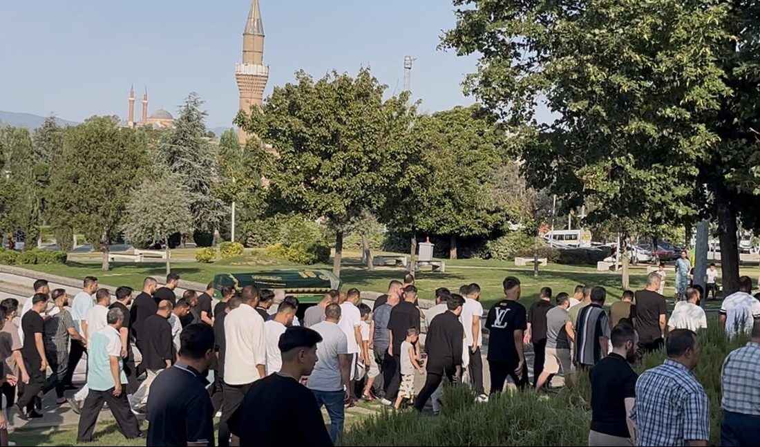 Bursa’da eşi tarafından bıçaklanarak öldürülen 3 çocuk annesi kadın, gözyaşları