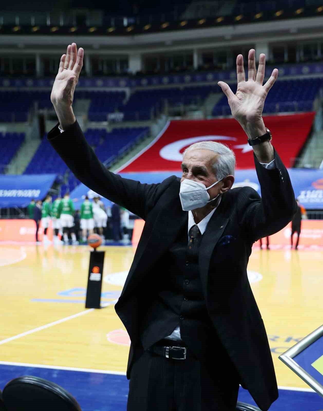 Türk basketbolunun ve Fenerbahçe’nin efsane isimlerinden Hüseyin Kozluca hayatını kaybetti.