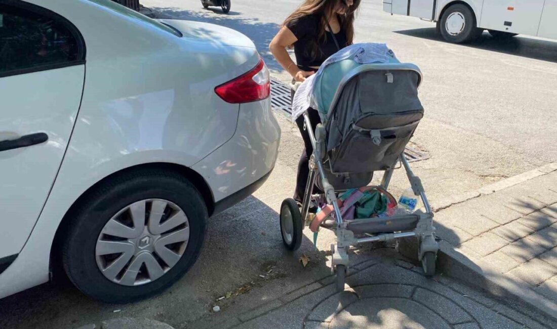 Eskişehir’de bir aracın engelli ve bebek arabası geçiş alanını işgal