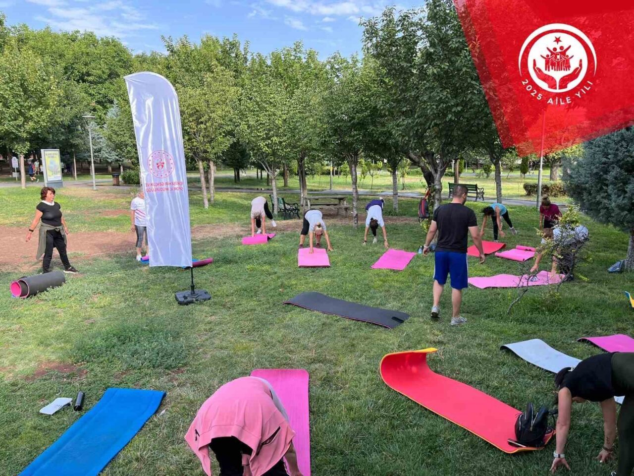 Eskişehir Dede Korkut Park’ında düzenlenen spor etkinliği, vatandaşları güne enerjik