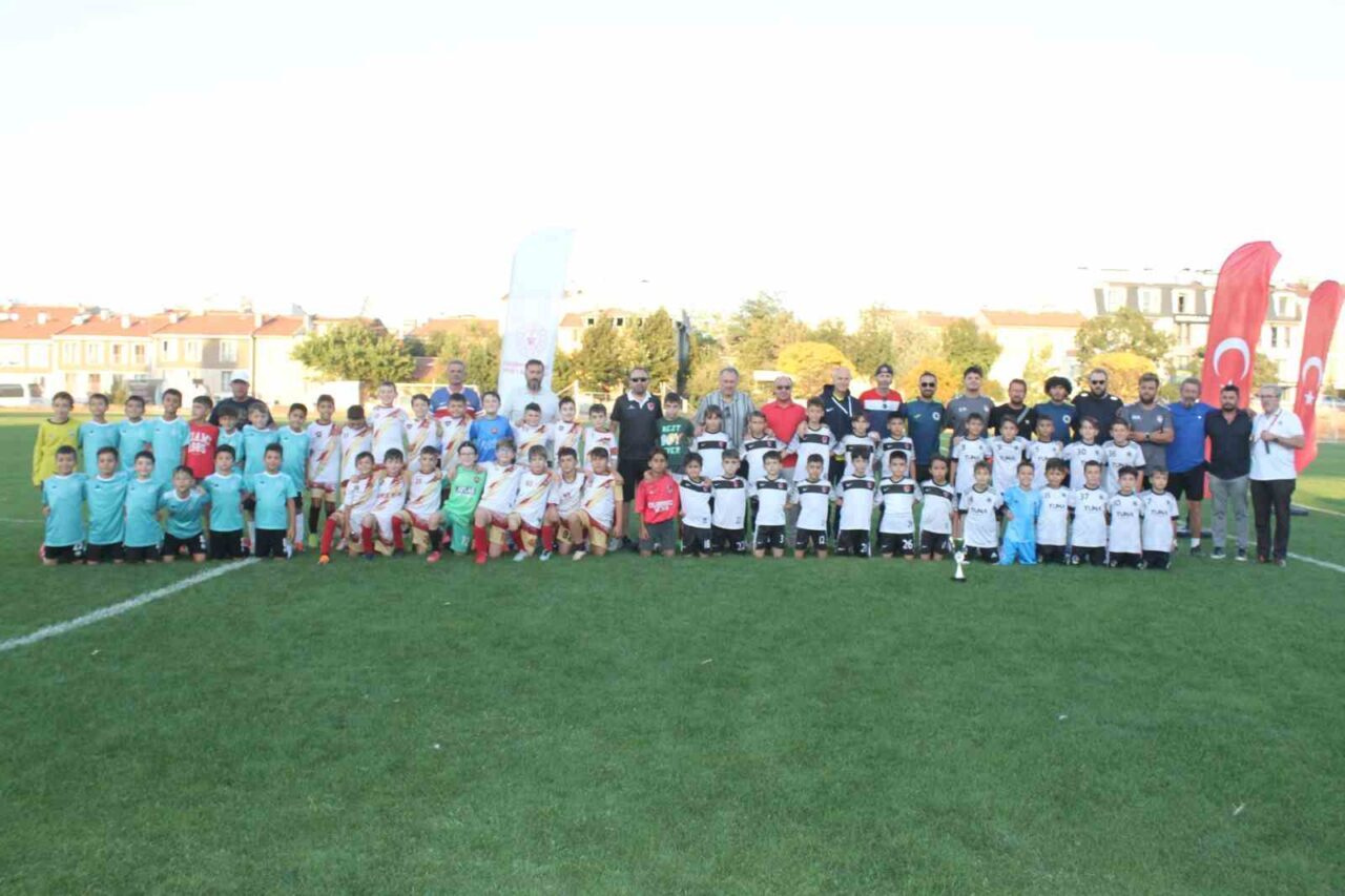 Eskişehir’de Necdet Yıldırım Spor Sahası’nda gerçekleştirilen U10 Mini Minikler Turnuvası