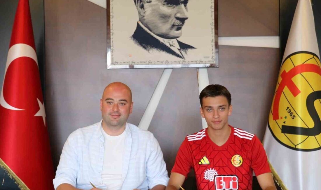 Eskişehirspor altyapısından yetişen 19 yaşındaki Arda Baran Çubuk, Eskişehirspor ile