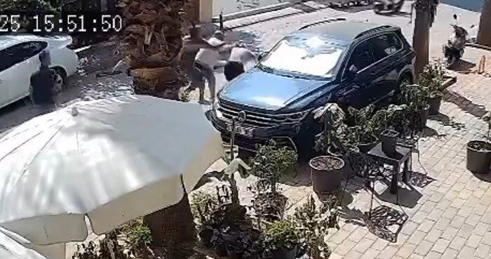 Antalya’nın Alanya ilçesinde iki esnaf grubunun saç saça baş başa