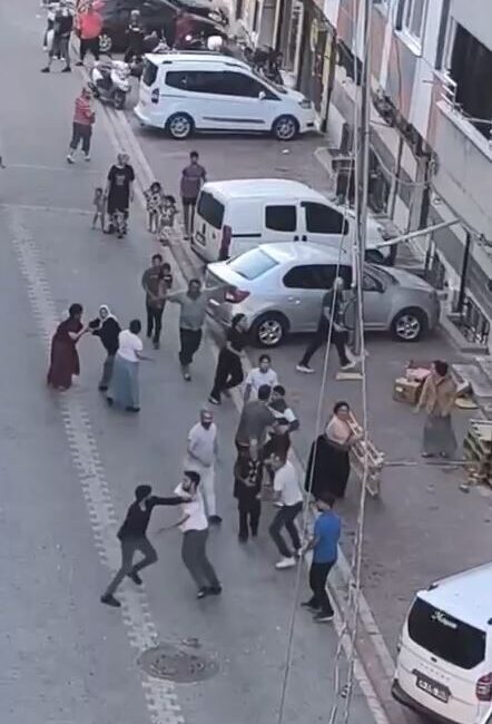 İstanbul Esenyurt’ta ev sahibi ve kiracı arasında çıkan kavgada ortalık