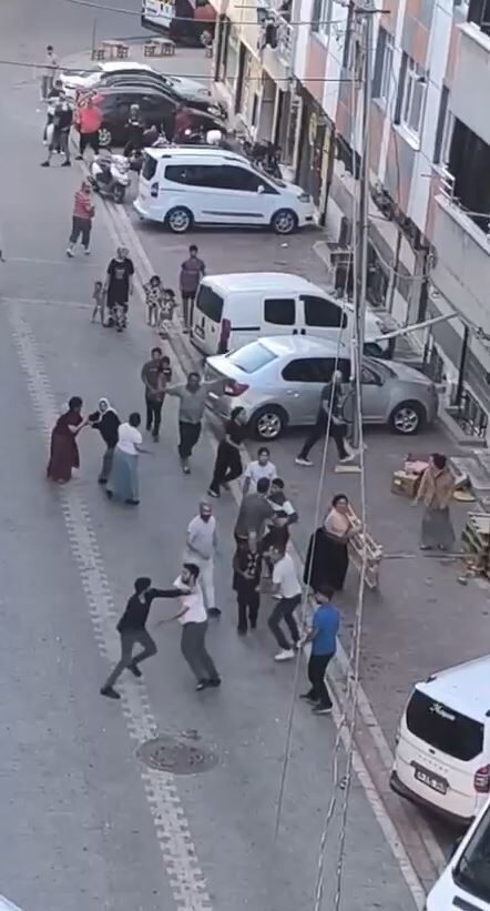 İstanbul Esenyurt’ta ev sahibi ve kiracı arasında çıkan kavgada ortalık
