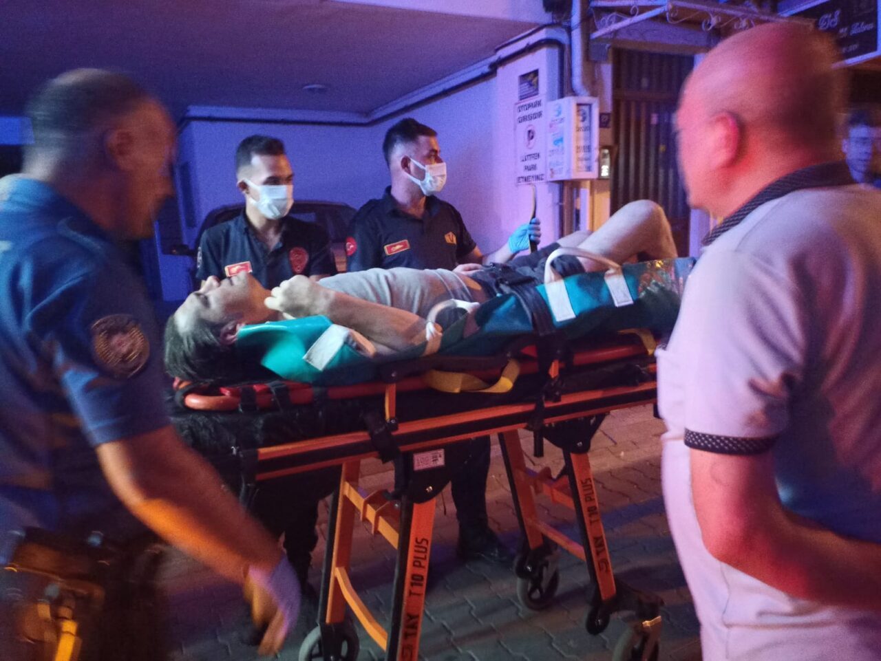 Aydın Efeler ilçe merkezinde evinde yalnız başına yaşayan ve düştüğü