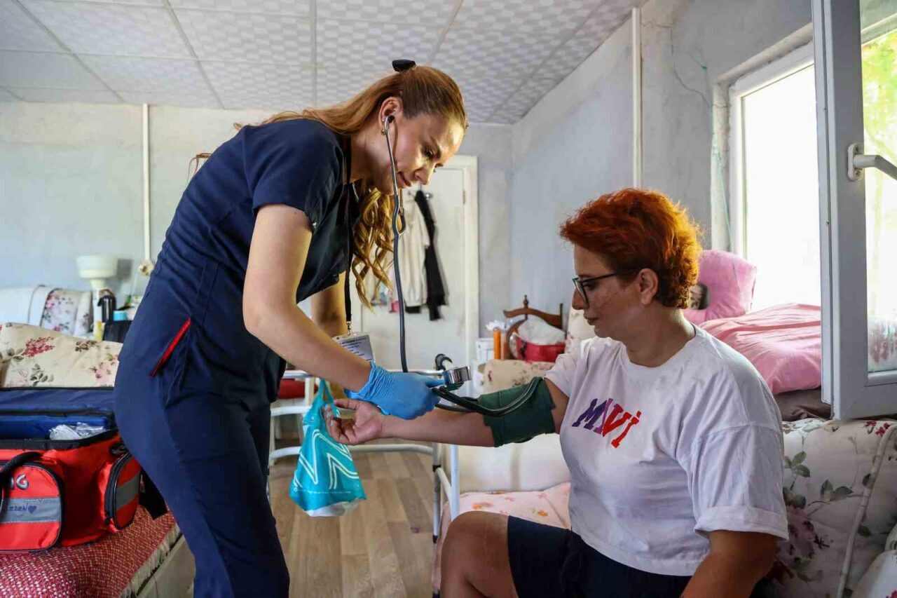 Antalya Büyükşehir Belediyesi Evde Sağlık Hizmetleri Birimi ile bakıma muhtaç