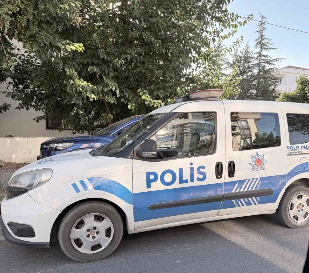 Afyonkarahisar’da bir şahıs evinin önünde uğradığı silahlı saldırı sonucu bacağından