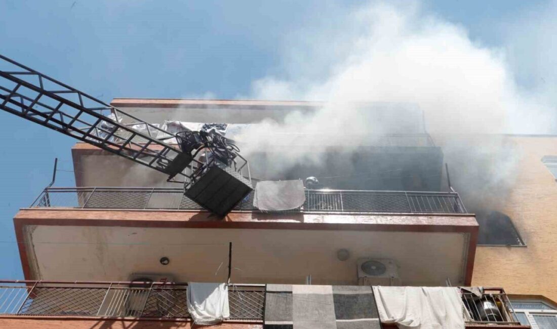 Antalya’da oğlunun yalnız olduğu sırada evde çıkan yangını gören baba,
