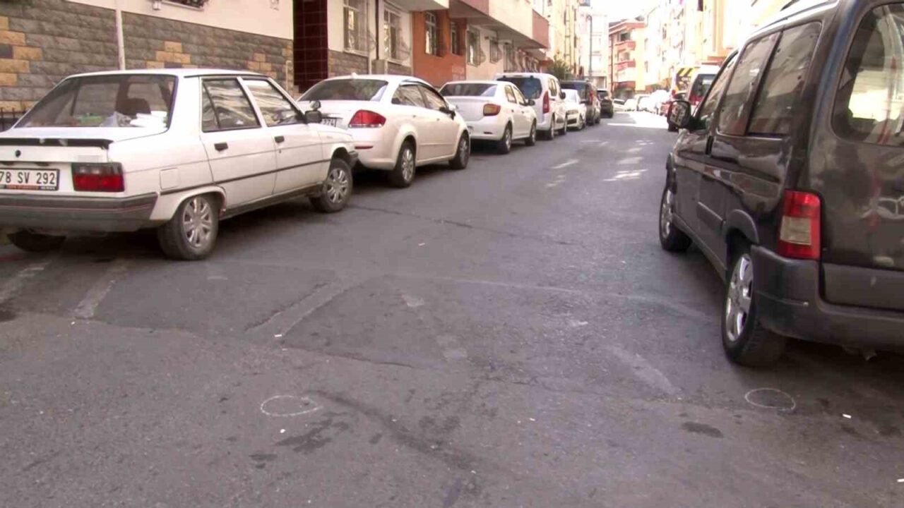 Eyüpsultan’da 20 yaşındaki genç, kimliği belirlenemeyen kişi veya kişilerce sokak