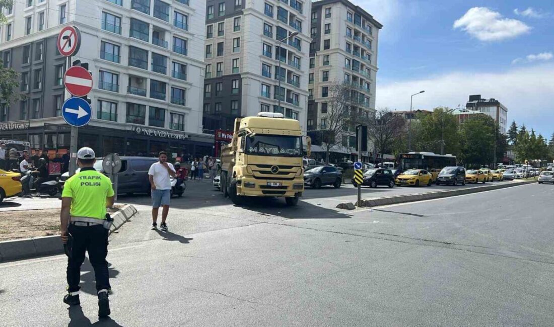 İstanbul’un Eyüpsultan ilçesinde meydana gelen olayda hafriyat kamyonu manevra yaparken