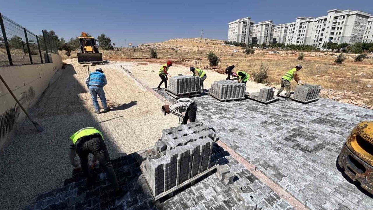 Eyyübiye Belediye Başkanı Mehmet Kuş’un ilçe genelinde başlattığı ulaşım atağı,