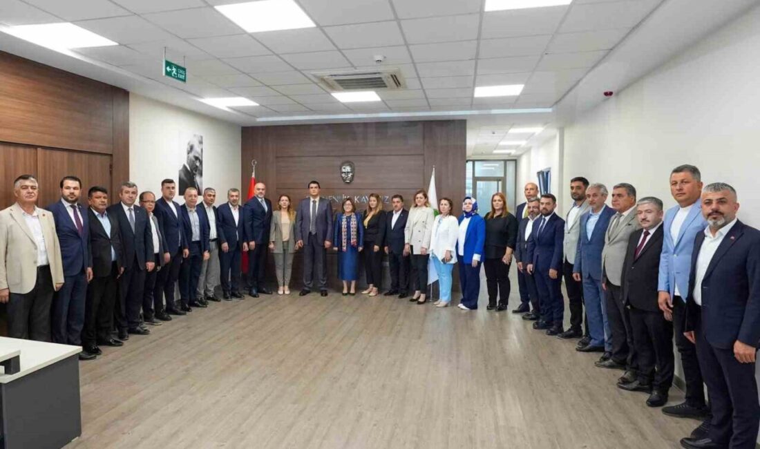 Gaziantep Büyükşehir Belediye Başkanı Fatma Şahin, beraberindeki heyetle Şehitkamil Belediye