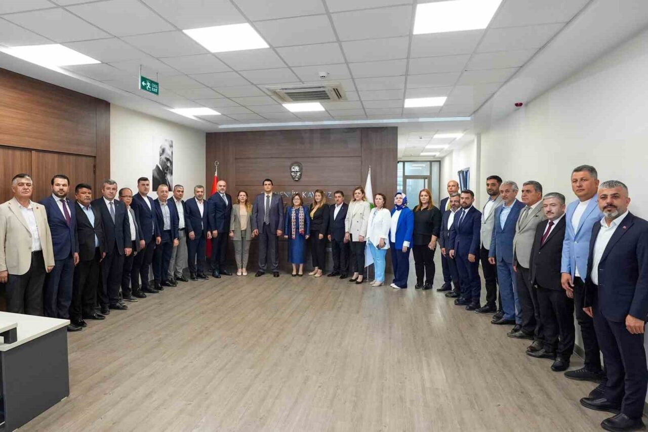 Gaziantep Büyükşehir Belediye Başkanı Fatma Şahin, beraberindeki heyetle Şehitkamil Belediye