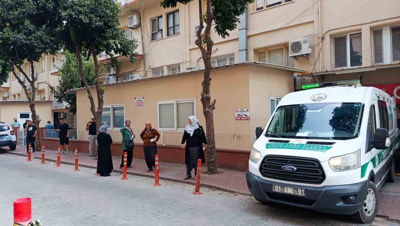 Adana’nın Kozan ilçesinde yaklaşık 70 metrelik uçuruma yuvarlanan otomobilde hayatını