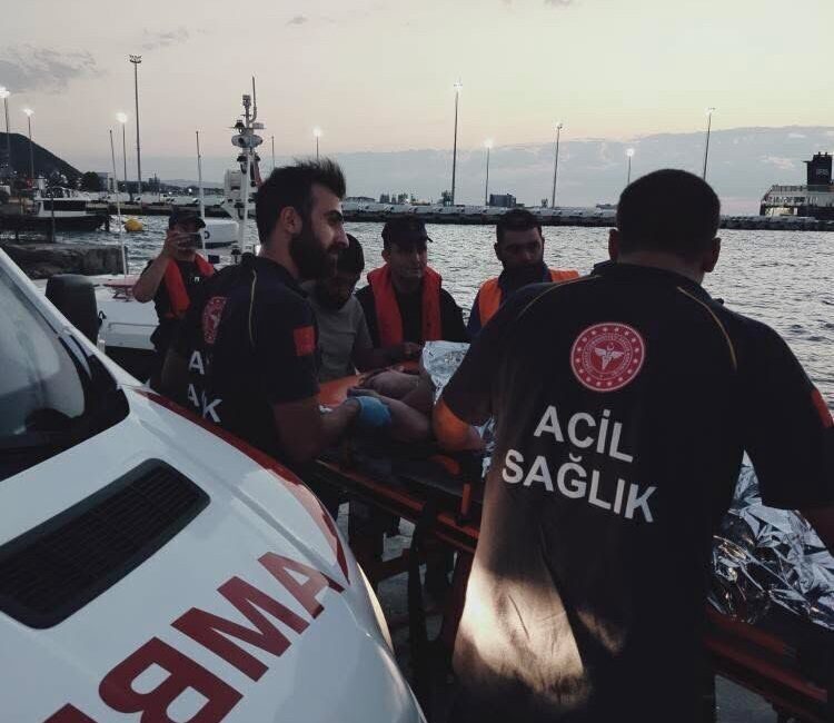 Yalova’dan hareket eden Topçular-Eskihisar Feribotu’ndan denize atlayan kadın yolcu, peşinden