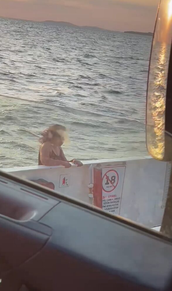 Yalova’dan hareket eden Topçular-Eskihisar seferi yapan feribottan denize atlayarak intihar