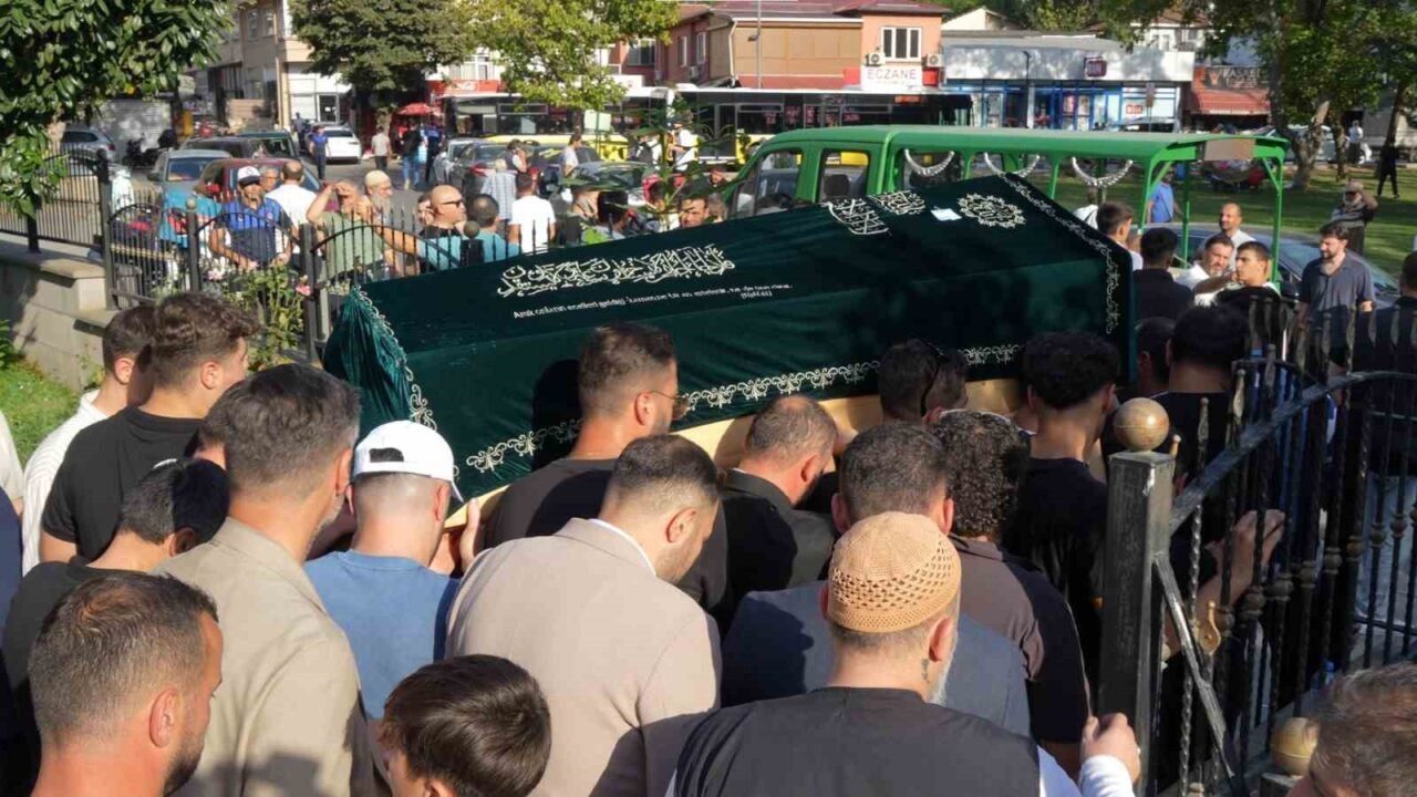 İstanbul’da Beykoz Belediyesi tarafından düzenlenen Çayır Festivali’nde elektrik akımına kapılarak