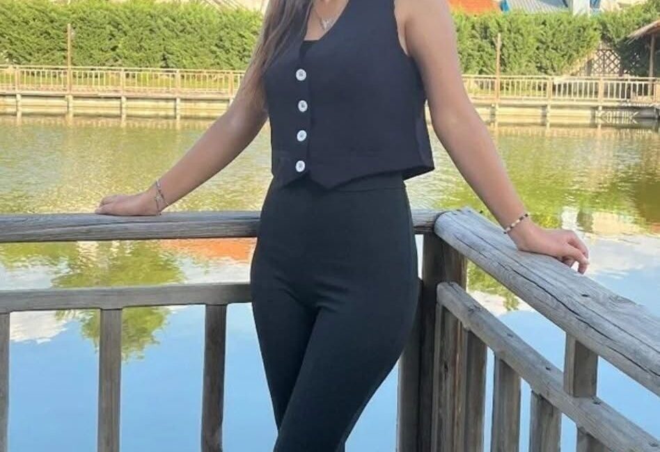 Muğla’nın Fethiye ilçesinde sürücüsünün hakimiyetini kaybetmesi sonucu şarampole devrilen motosikletteki