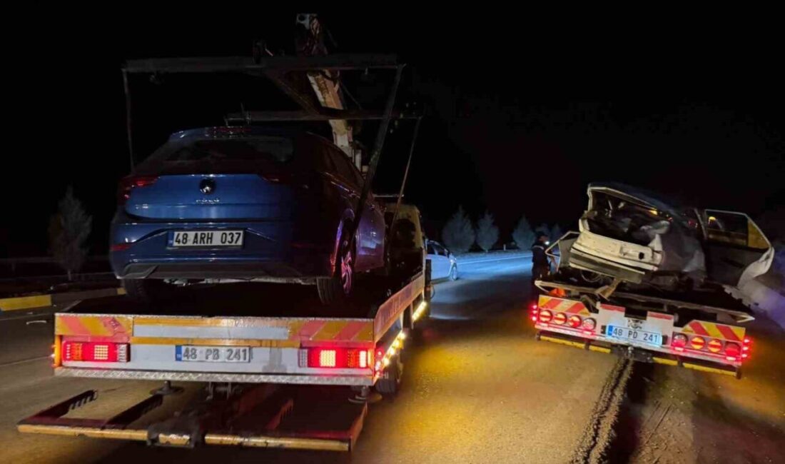 Muğla’nın Fethiye ilçesinde iki otomobilin çarpışması sonucu meydana gelen kazada