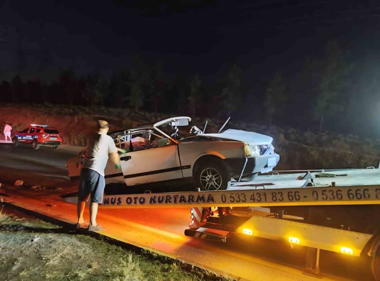 Muğla’nın Fethiye ilçesinde iki otomobilin çarpışması sonucu ağır yaralanan 17