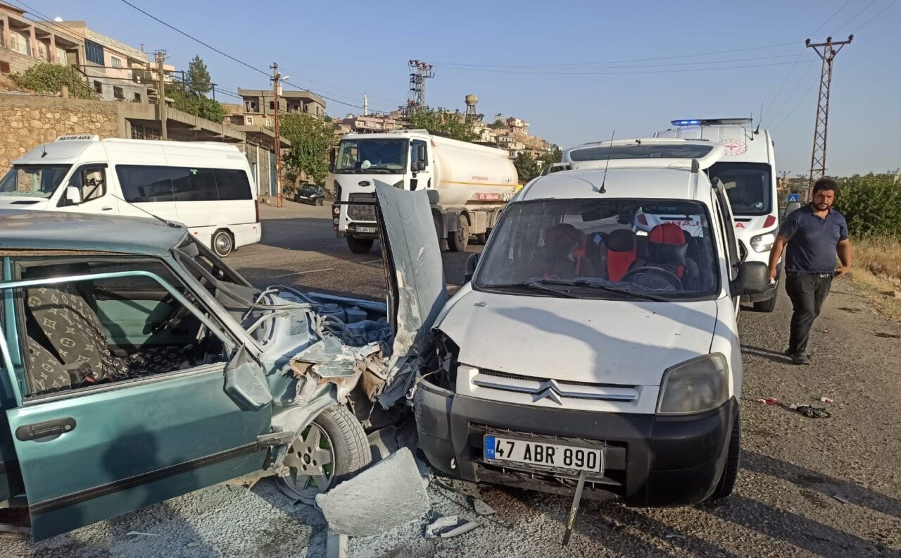 Batman’ın Gercüş ilçesinde Fiat Tofaş ile hafif ticari aracın çarpıştığı