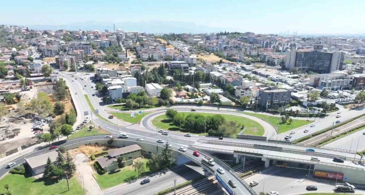 Bursa Büyükşehir Belediyesi, Ata Bulvarı ile Sanayi Caddesi kesişiminde bulunan