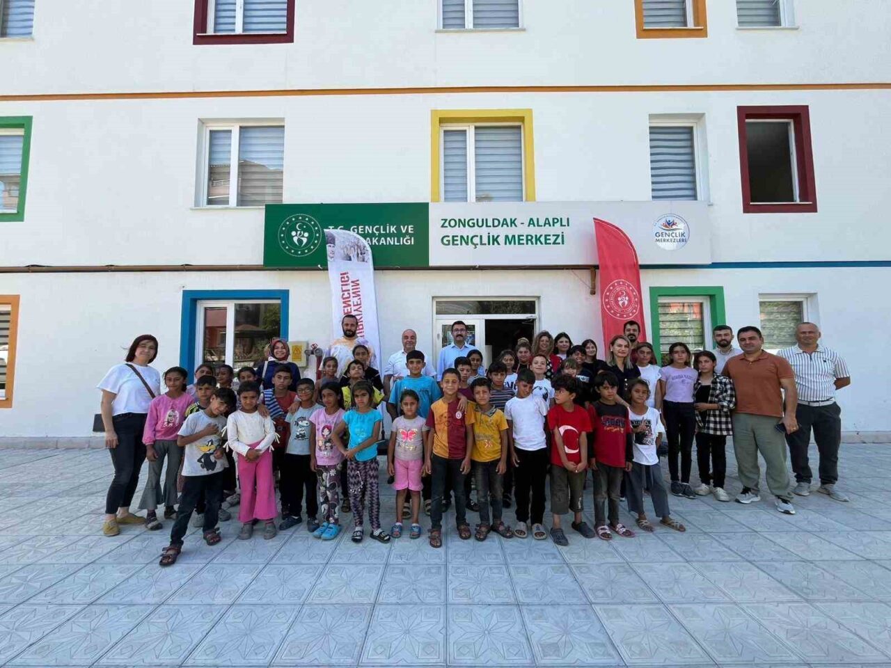 Türkiye’nin çeşitli illerinden fındık toplamak için Zonguldak’ın Alaplı ilçesine gelen