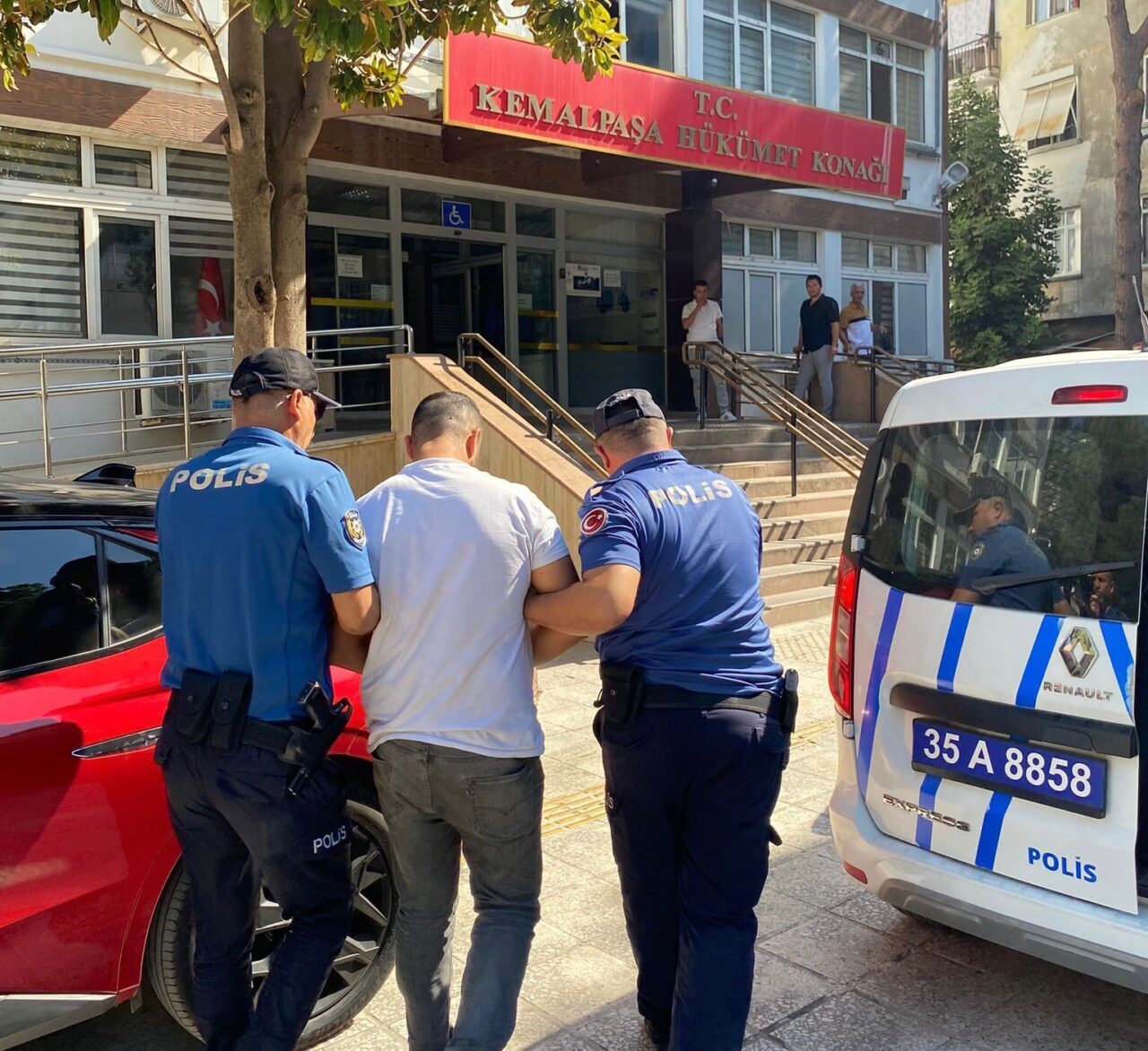 Hakkında 33 yıl kesinleşmiş hapis cezası ile aranan firari hükümlü