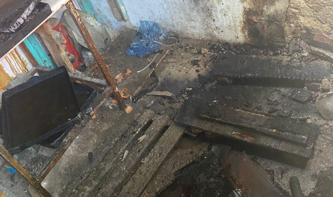 Manisa’nın Salihli ilçesinde fırında unutulan yemekten başlayan yangın itfaiye ekipleri