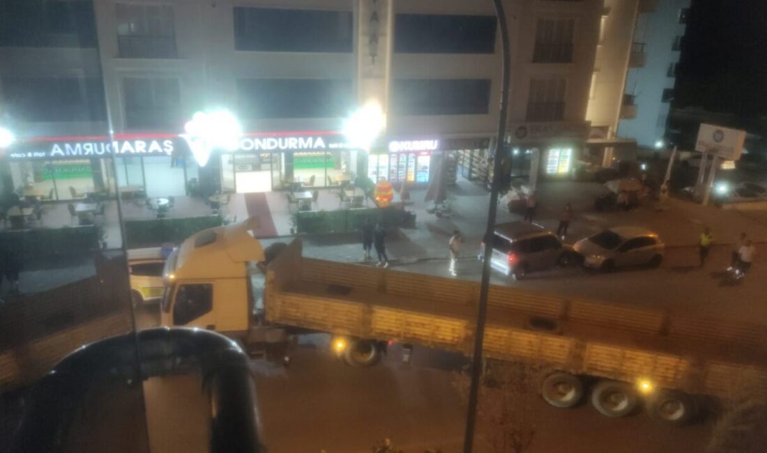 Nevşehir’de freni çekilmeyen tır, geri geri giderek 2 araca çarptıktan