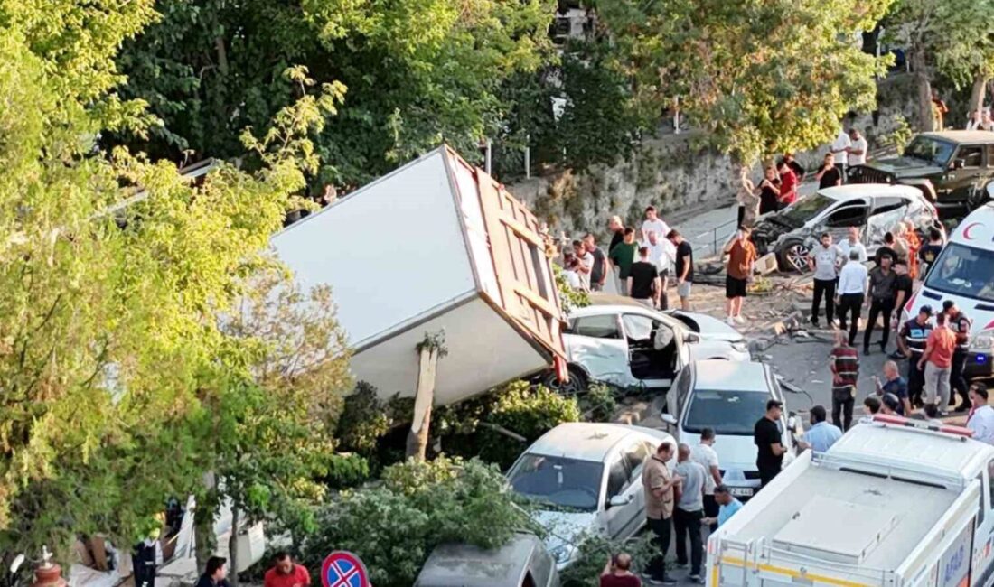 Nevşehir’de freni patlayan kamyon park halindeki 10 araca çarptıktan sonra